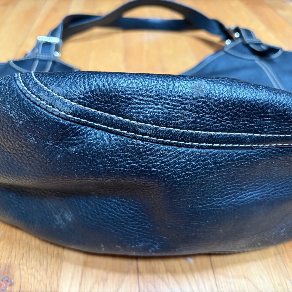 Dooney and Bourke Black Pebbled Leather Tote Bag - Picture 5 of 5
